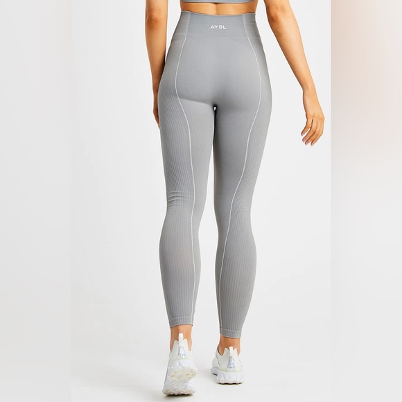 Reflex Seamless Legging - Picture 2 of 7